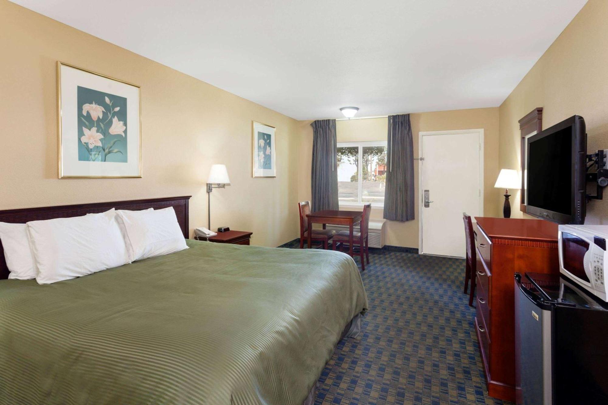 Travelodge By Wyndham Orange County Airport/ Costa Mesa Esterno foto