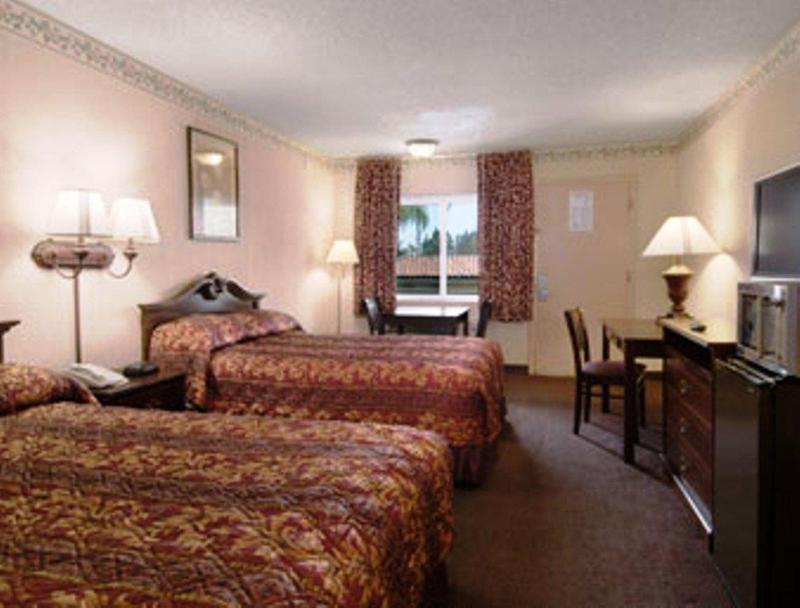 Travelodge By Wyndham Orange County Airport/ Costa Mesa Esterno foto