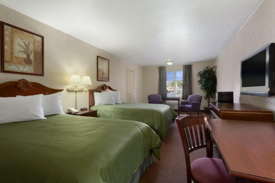 Travelodge By Wyndham Orange County Airport/ Costa Mesa Esterno foto
